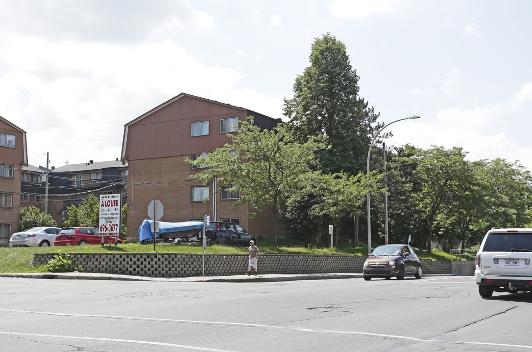 17100 de pierrefonds Boul in Montréal, QC - Building Photo