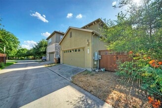 4005 Camacho St in Austin, TX - Building Photo - Building Photo