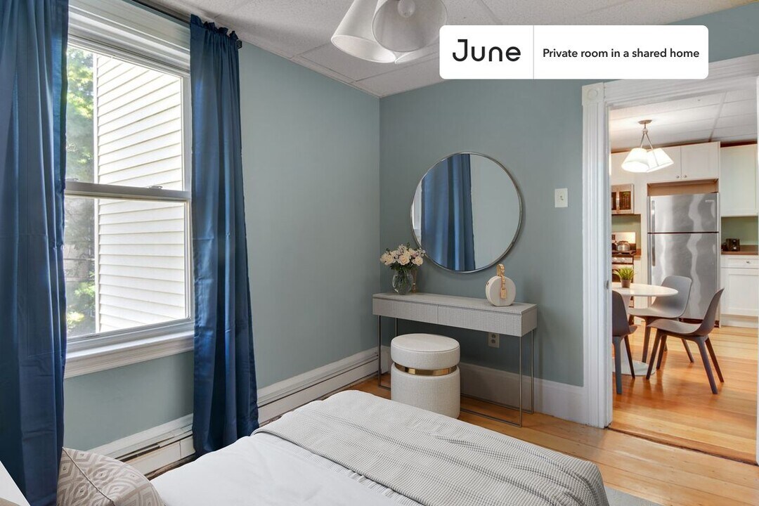 Private bedroom in 4 bed/1 bath Home in Boston, MA - Building Photo