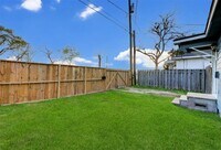 305 E 41st St photo'