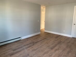 44 Fairview St, Unit B in Manchester, NH - Foto de edificio - Building Photo