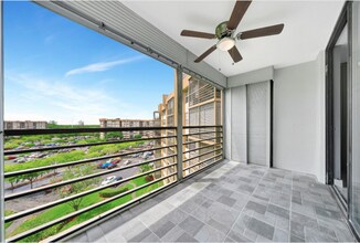 1100 Saint Charles Pl, Unit 708 in Pembroke Pines, FL - Building Photo - Building Photo