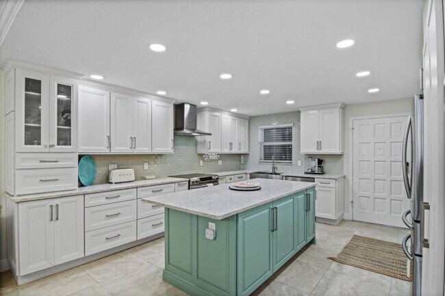property at 44 Yacht Club Dr