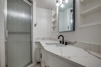 9025 Rue Cambon St photo'