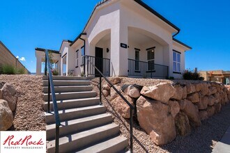 737 W Claystone Dr in Saint George, UT - Building Photo - Building Photo