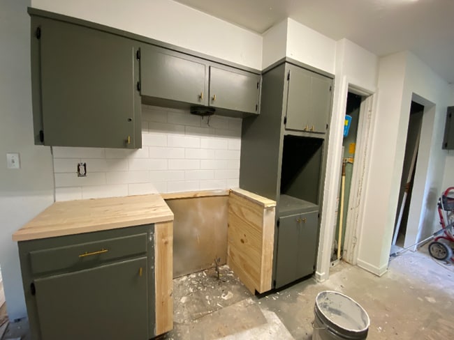 property at 907 S 5th St