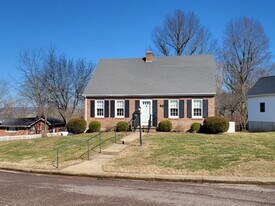 10 W Way Dr in Washington, MO - Building Photo