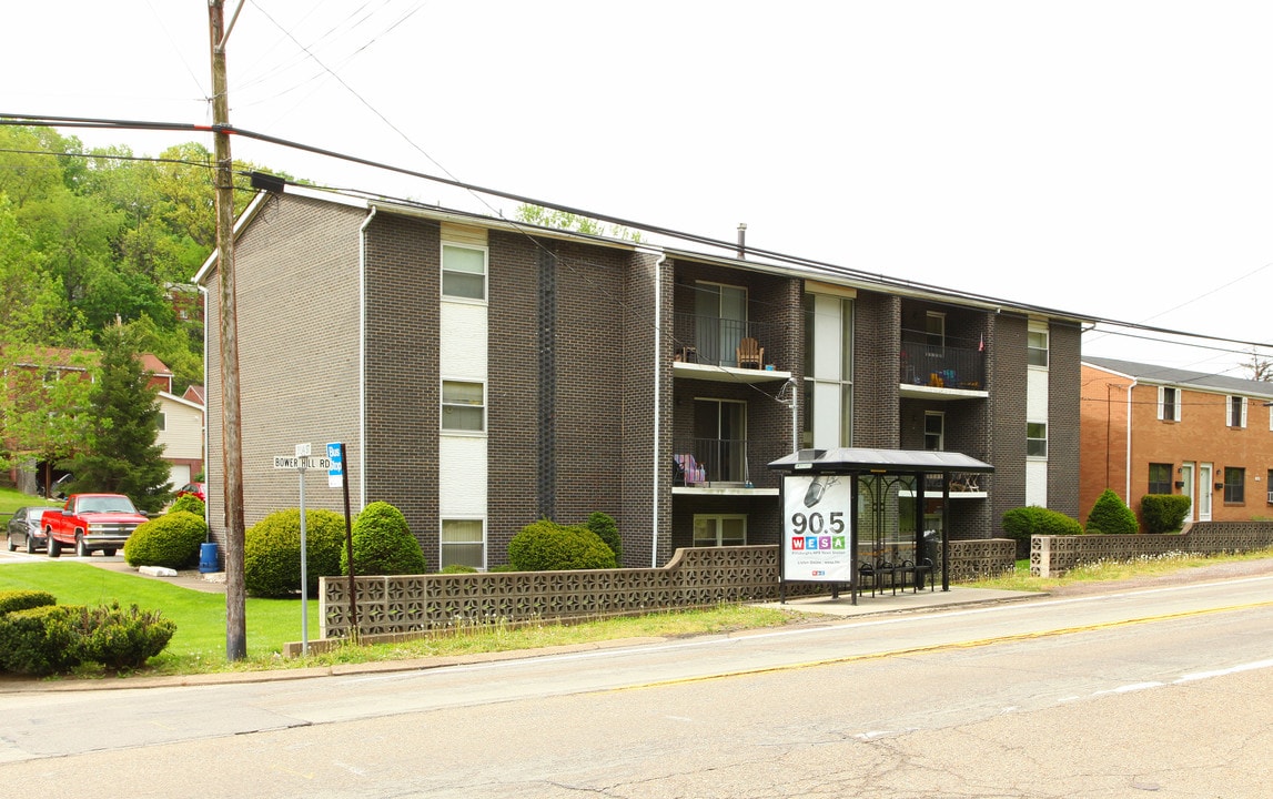 1382 Bower Hill Rd in Pittsburgh, PA - Foto de edificio