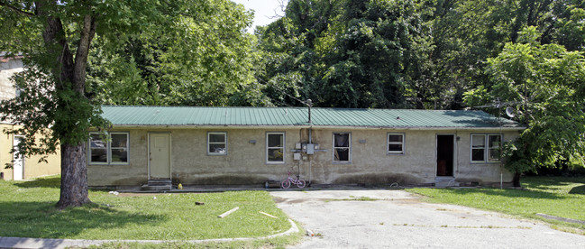 120 Connely St in Sevierville, TN - Foto de edificio - Building Photo