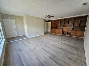 605 White St in Whitesboro, TX - Foto de edificio - Building Photo