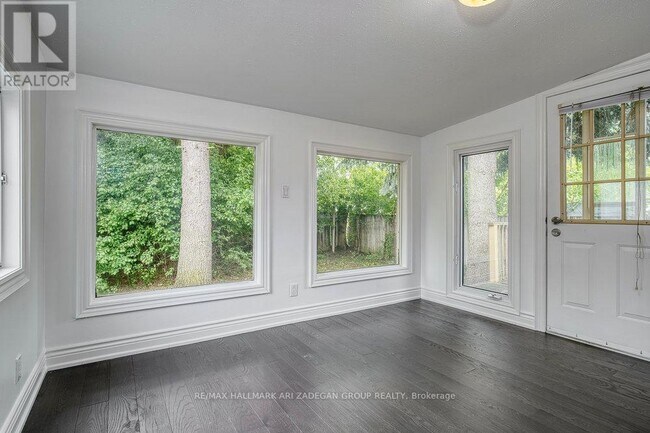 402 Centre St E in Richmond Hill, ON - Building Photo - Building Photo