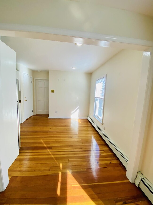 9 Locke St, Unit 1 in Cambridge, MA - Building Photo - Building Photo