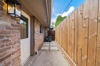 1106 W Tri Oaks Ln photo'