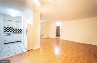 2101 Chestnut St in Philadelphia, PA - Building Photo - Building Photo