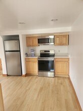 92 Main St in Hopkinton, MA - Foto de edificio - Building Photo