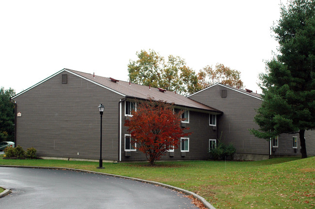 Burt Farms Apartments in Warwick, NY - Foto de edificio - Building Photo