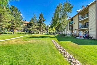 7755 S Briarsprings Dr in Midvale, UT - Foto de edificio - Building Photo
