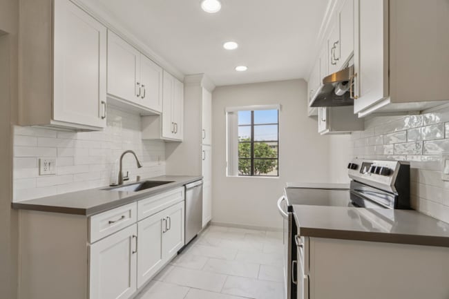626 E Verdugo Ave