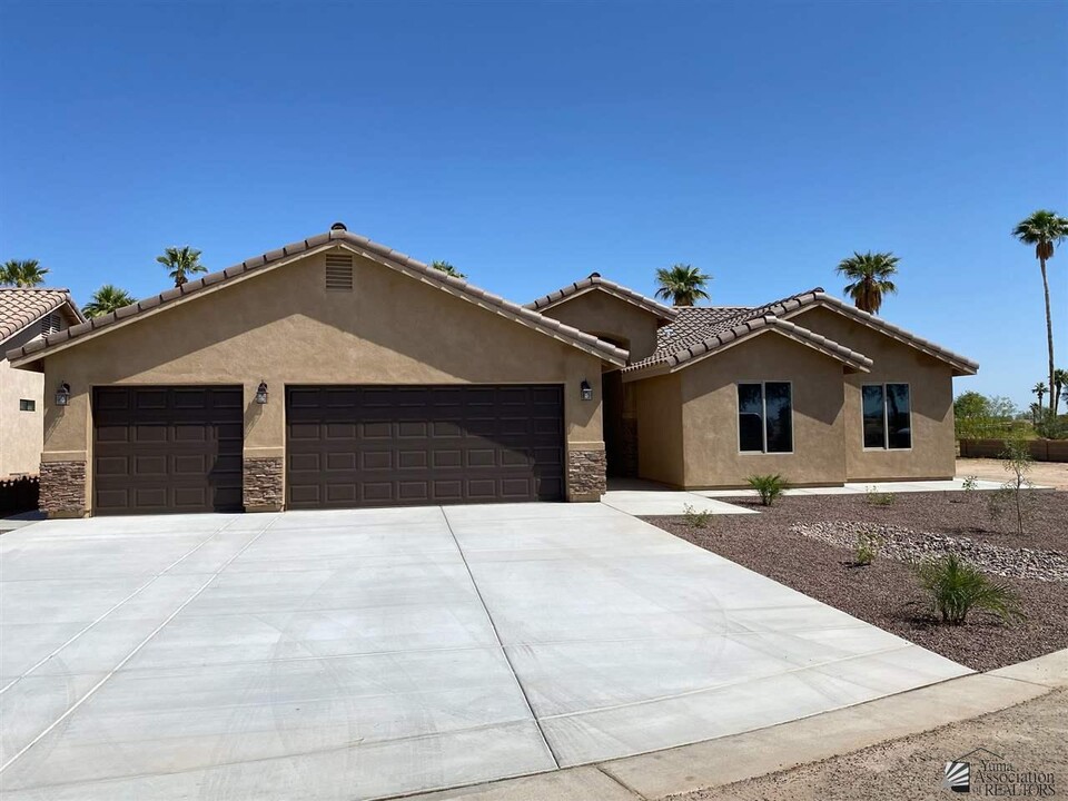 28742 Ligurta Ln in Wellton, AZ - Building Photo