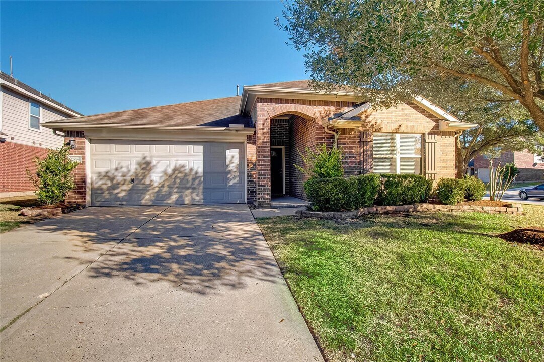 22006 Avonglen Ln in Spring, TX - Building Photo