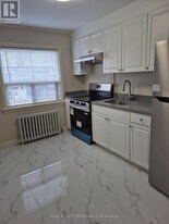 1066 Coxwell Ave in Toronto, ON - Building Photo