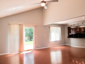 43 Buckingham Ln in Buffalo Grove, IL - Building Photo - Building Photo