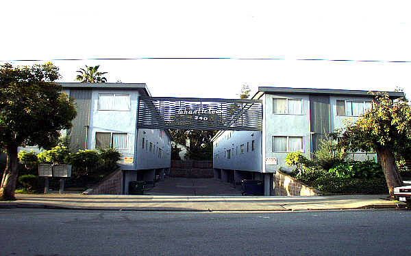 Chanticleer Apartments in East Palo Alto, CA - Building Photo - Building Photo