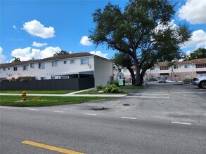 8561 SW 109th Ave in Miami, FL - Building Photo - Building Photo