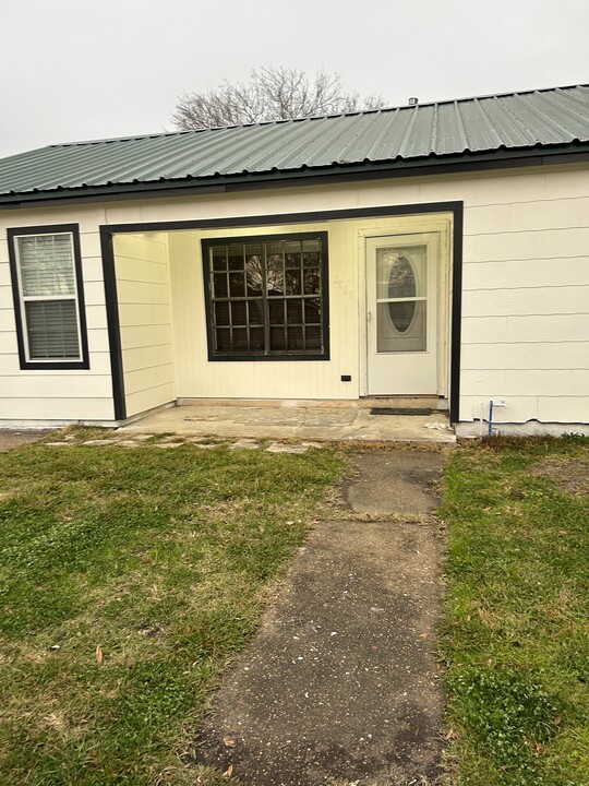 2861 Manning St in Port Arthur, TX - Building Photo