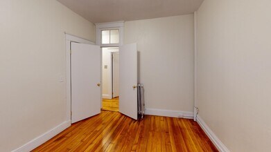 1330 Commonwealth Ave, Unit 7 in Boston, MA - Building Photo - Building Photo
