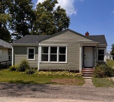 210 E Charles St in Marion, IL - Building Photo