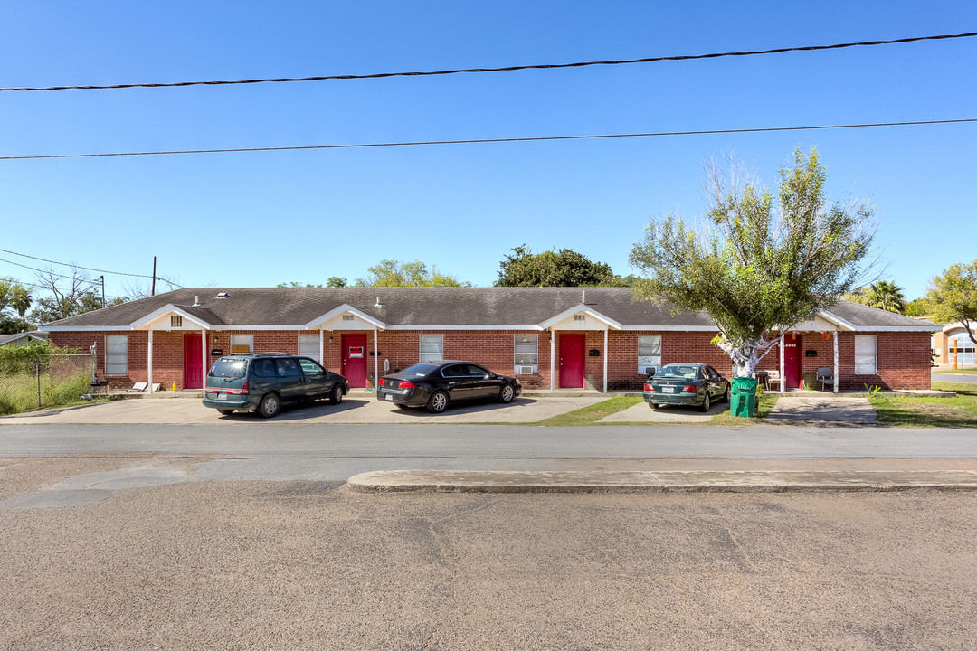 123 W Cherokee Ave in Pharr, TX - Building Photo