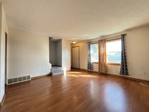 3727 Hillcrest Rd in Dubuque, IA - Building Photo - Building Photo