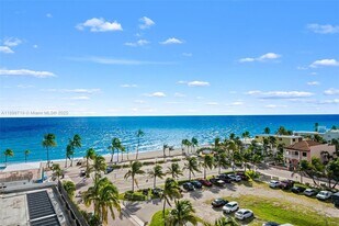 3111 N Ocean Dr in Hollywood, FL - Building Photo
