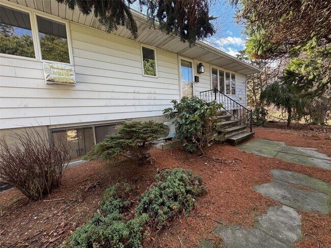 property at 8 Allhusen Rd