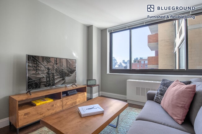 200 E 82nd St in New York, NY - Building Photo - Building Photo