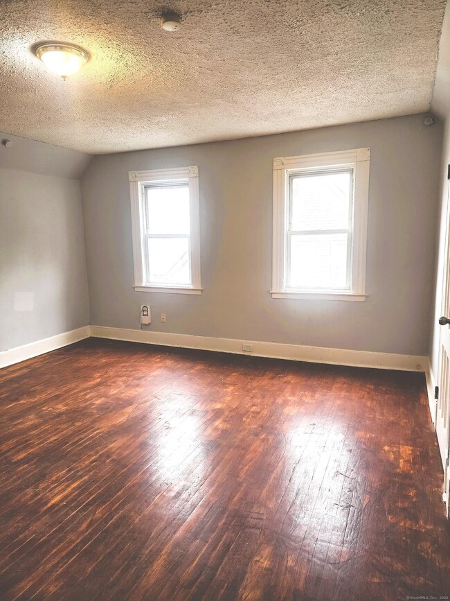 25 Laurel St in Waterbury, CT - Building Photo - Building Photo
