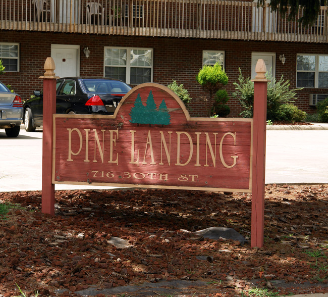 Pine Landing in Parkersburg, WV - Building Photo - Building Photo