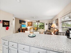 109 Shore Rd in Nokomis, FL - Foto de edificio - Building Photo