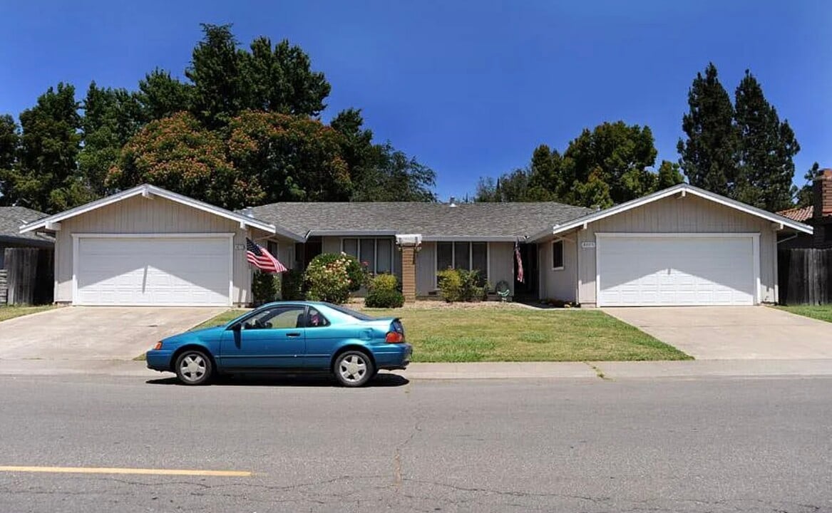 8075 Treecrest Ave in Citrus Heights, CA - Building Photo