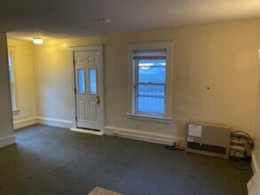 31 Leclair St in Winooski, VT - Foto de edificio - Building Photo