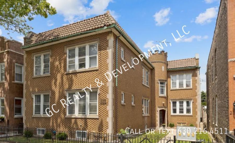 2324 W 25th St in Chicago, IL - Building Photo