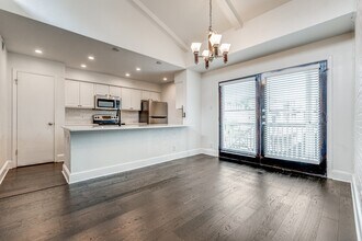 5932 Sandhurst Ln, Unit 214 in Dallas, TX - Building Photo - Building Photo