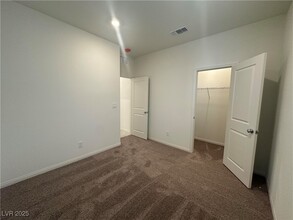 9097 Vesey Ave in Las Vegas, NV - Building Photo - Building Photo