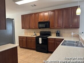 15766 Cotton Tail Ln in San Antonio, TX - Building Photo - Building Photo