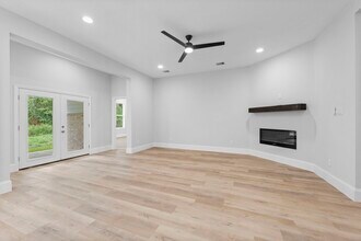 478 Stephen F Austin Dr in Conroe, TX - Building Photo - Building Photo
