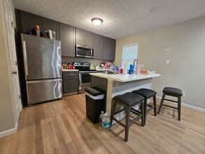 208 Parktrail Rd in Normal, IL - Building Photo - Building Photo