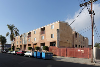 1414 S Gramercy Pl in Los Angeles, CA - Foto de edificio - Building Photo