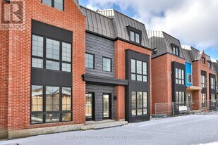 204 Atkinson Ave in Vaughan, ON - Building Photo