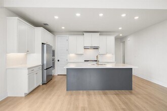 997 Sage Thrasher Cir in Dripping Springs, TX - Building Photo - Building Photo